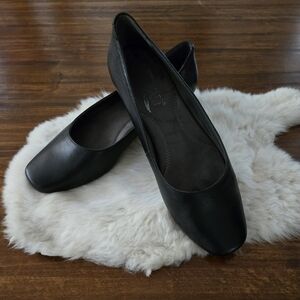 AEROSOLES Black Dress Shoe